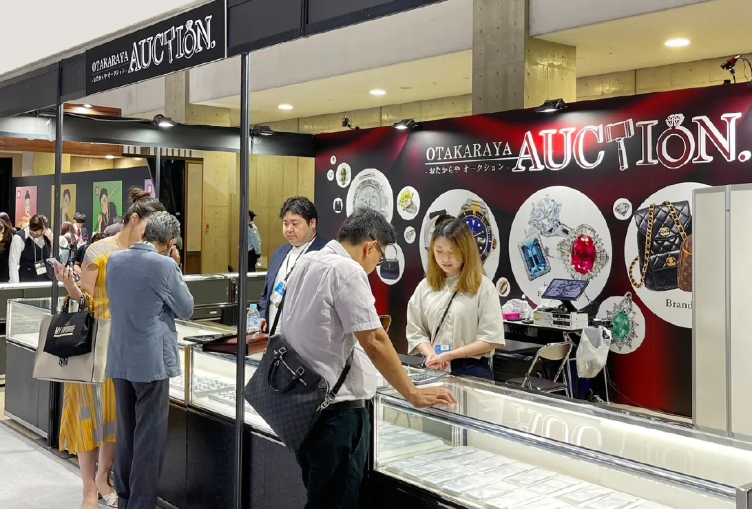 Cost reduction through in-house auctions